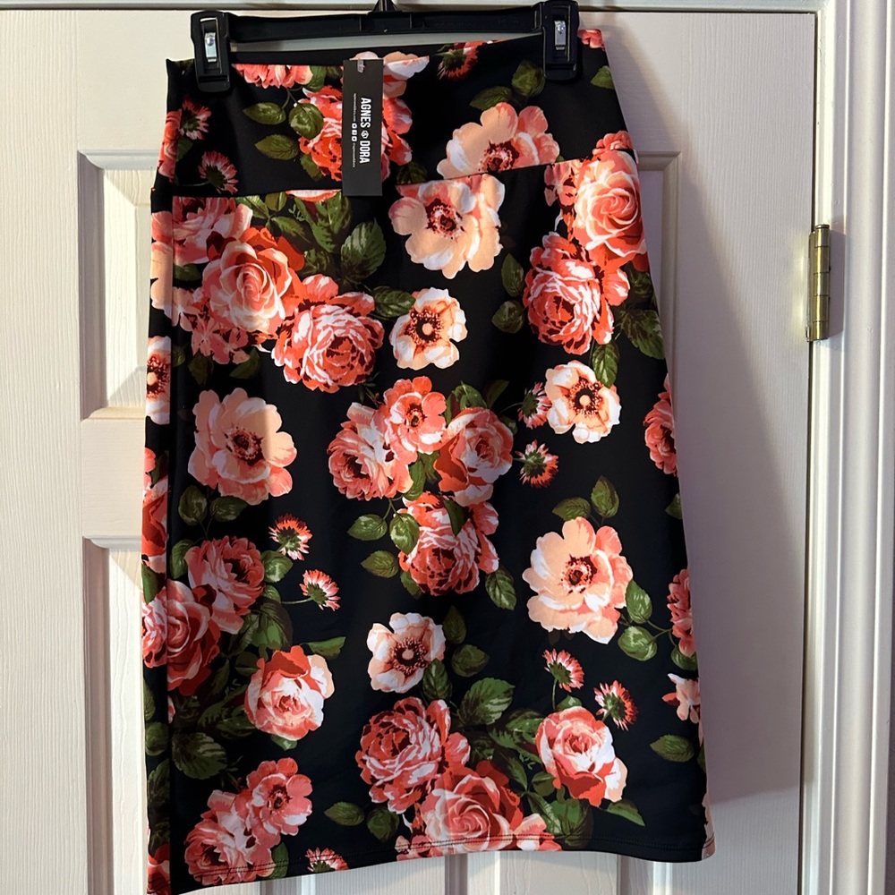 Agnes & Dora Floral print pencil skirt Large NWT.